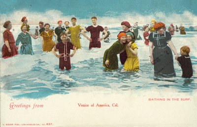 Baden in der Brandung von American Photographer