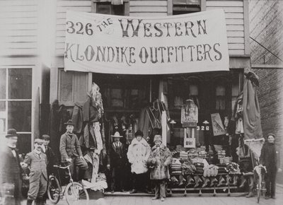 Klondike Outfitters Laden, Cordova Street, Vancouver 1897 von American Photographer