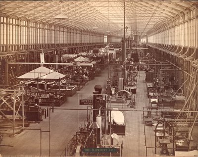 Maschinenhalle, South Avenue, Philadelphia Centennial International Exhibition, 1876 (Silberalbuminabzug) von American Photographer