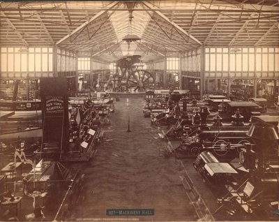 Maschinenhalle, vom Nordende, Philadelphia Centennial International Exhibition, 1876 (Silberalbuminabzug) von American Photographer