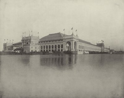 Fabrikgebäude vom Nordende der bewaldeten Insel von American Photographer