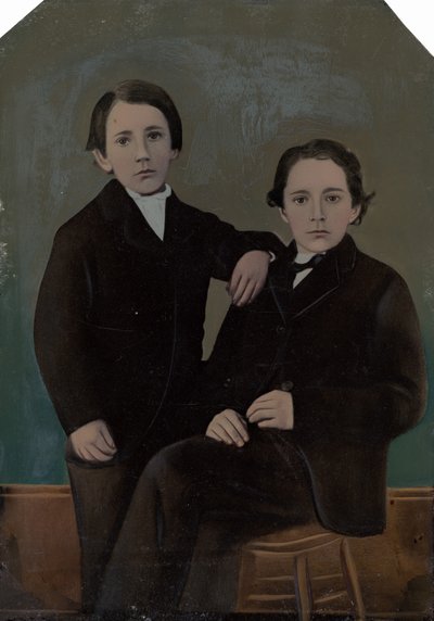 Porträt von zwei Jungen von American Photographer