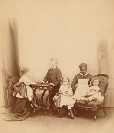 Porträt einer Frau und vier Kinder, 1860er Jahre von American Photographer
