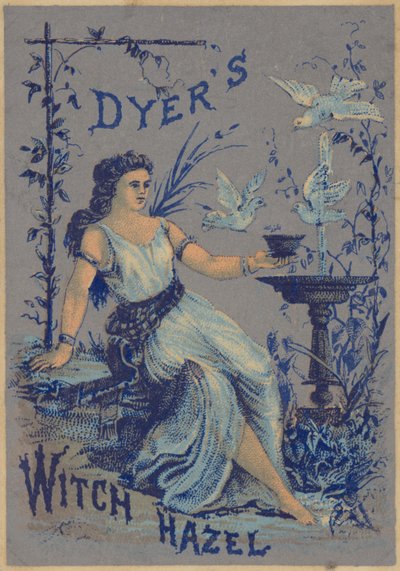Dame sitzt am Brunnen von American School