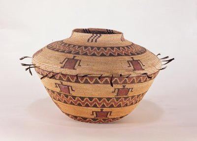 Pomo-Federbesetzter Aufbewahrungskorb aus Kalifornien von American School