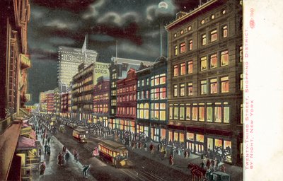 Einkaufsviertel der 23. Straße, New York, bei Nacht von American School