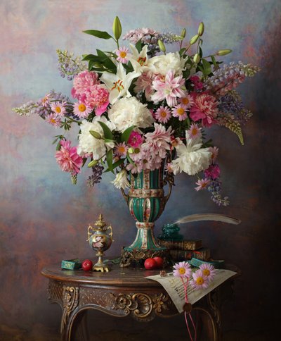 Opulentes Blumen Stillleben von Andrey Morozov