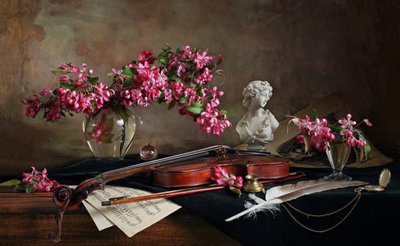 Violine-Stillleben mit Blüten von Andrey Morozov