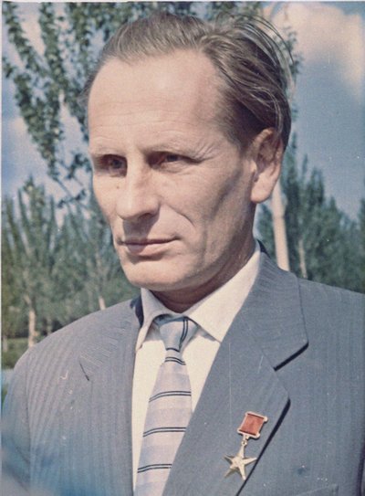 Mikhail Vasilyevich Melnikov (1919-1996), Raketenmotoren-Designer - Anonym. Farbfotografie Private Sammlung von Anonymous Anonymous
