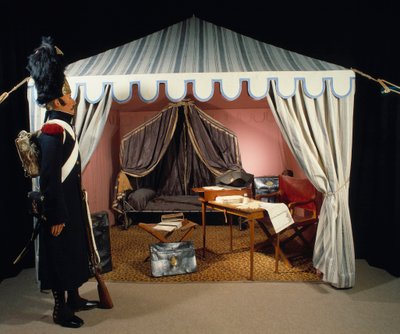 Zelt von Napoleon I. am Biwak mit einem Grenadier zu Fuß von der kaiserlichen Garde. 19. Jahrhundert Paris, Armeemuseum von Anonymous Anonymous