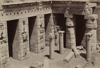 Medinet Habu: Koptische Kirche im Zentrum des Tempels von Ramses III von Antonio Beato