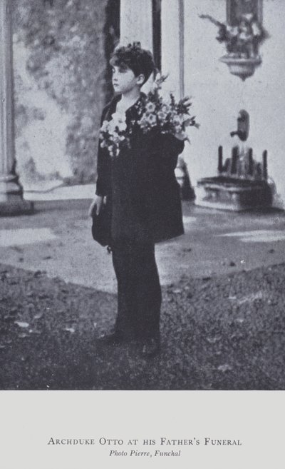 Erzherzog Otto von Österreich bei der Beerdigung seines Vaters im Jahr 1922 von Austrian Photographer