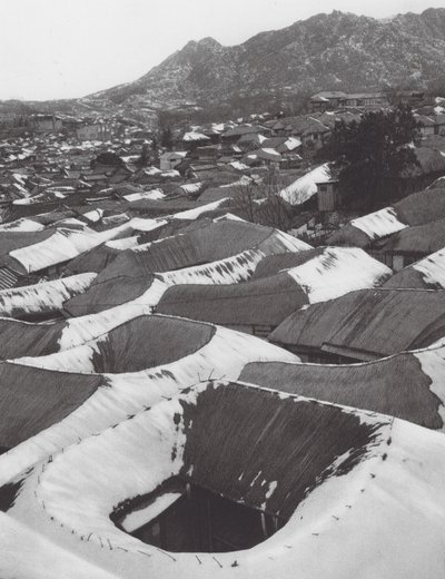 Japan: Kai-syong, Ansicht einer kleinen koreanischen Stadt im Winter von Axel von Graefe