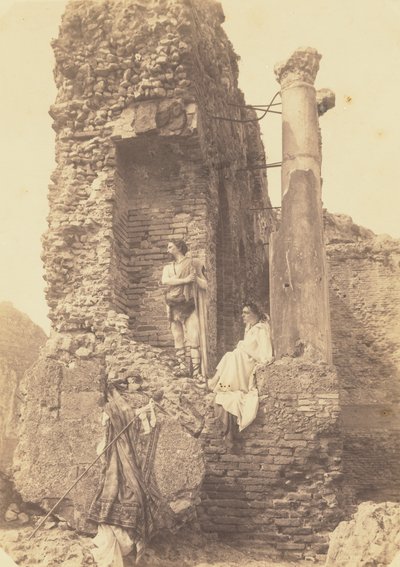 [Zwei Männer in Kostümen nahe Ruinen] von Baron Wilhelm von Gloeden