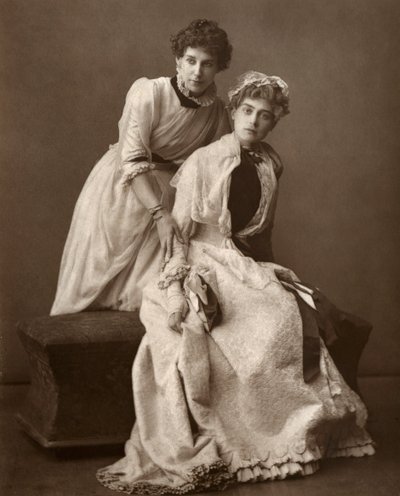 Britische Schauspielerinnen Eweretta Lawrence und Grace Otway in On Change, 1886 von Barraud