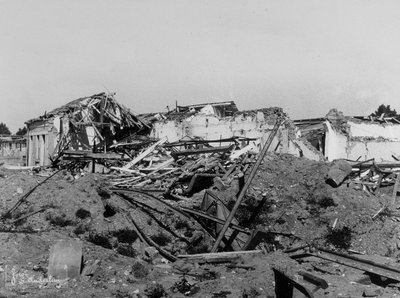 Die Bombardierungen von Sermide: im Zweiten Weltkrieg beschädigte Gebäude von Bayard and Bertall