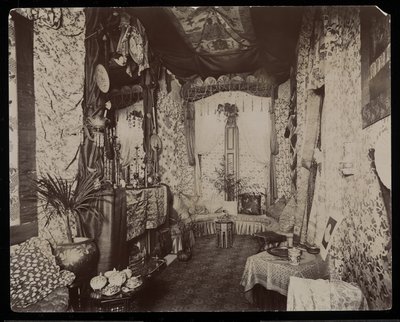 Ein reich verziertes Wohnzimmer in der Blakely Hall Residenz in der 11 West 45th Street, New York, 1896-98 (Silbergelatineabzug) von Byron Company