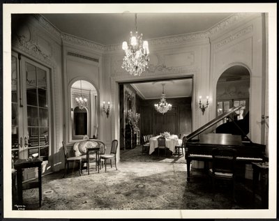 Das Musikzimmer der Louis XVI Suite im Hotel St. Regis, 1937 von Byron Company