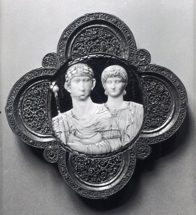 Kamee, die Kaiser Honorius (395-423) und seine Frau Maria darstellt von Byzantine