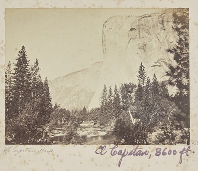 Tutocanula - El Capitan - 3600 Fuß, Yosemite Valley, Mariposa County, Kalifornien (Nr. 1010) von Carleton Watkins