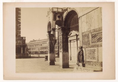 Der Markusplatz von der Porta della Carta aus gesehen. Venedig. von Carlo Naya