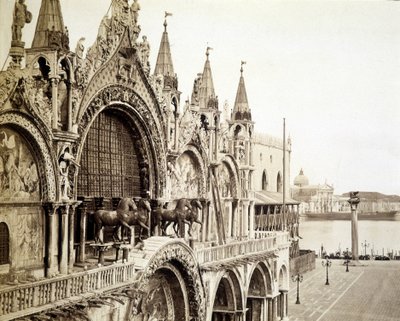 Die Pferde der Basilika San Marco in Venedig - Fotografie von C. Naya von Carlo Naya