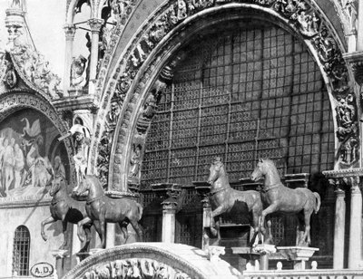 Die Pferde der Basilika San Marco in Venedig - Fotografie von C. Naya von Carlo Naya