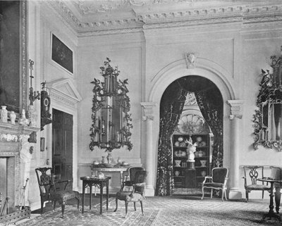 Chippendale-Spiegel im weißen Wohnzimmer von Charles Latham