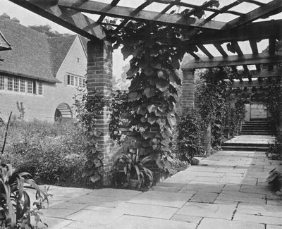 Blick nach Norden entlang der Pergola von Charles Latham