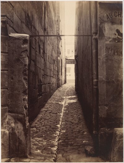 Rue du Chat-qui-Pêche (von der Rue de la Huchette) von Charles Marville