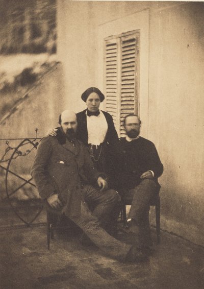 [Porträt von Rachel Félix und zwei unbekannten Männern auf einem Balkon] von Charles Nègre