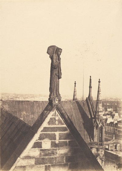 [Der Engel der Auferstehung auf dem Dach von Notre-Dame, Paris] von Charles Nègre
