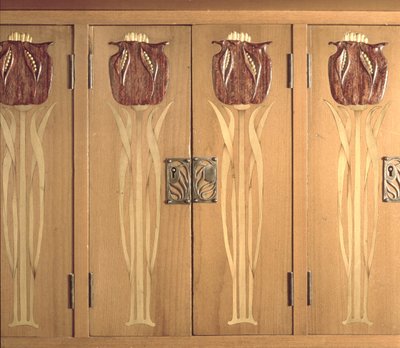 Detail der geschnitzten Einlegearbeit an einem Schrank, hergestellt von der Guild of Handicraft, ca. 1898-99 von Charles Robert Ashbee