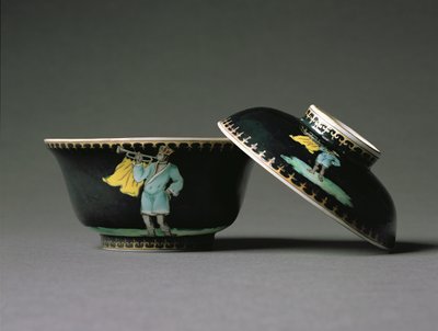Eine Zuckerdose mit Deckel, Qianlong-Periode (1736-95) ca. 1740 von Chinese School
