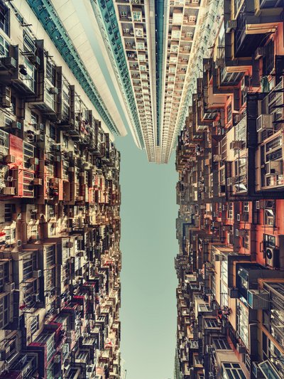 Hoch aufragender urbaner Canyon von Christian MARCEL