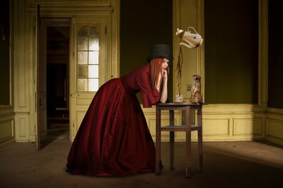 Elegante Frau Meerkatze Tee von Christine von Diepenbroek