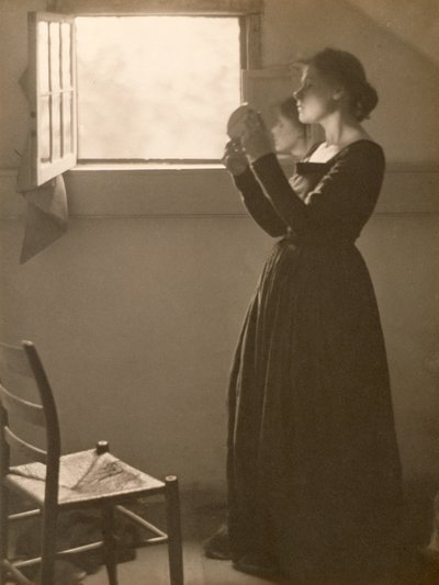 Mädchen mit Spiegel, 1898 von Clarence Henry White
