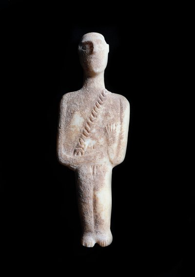 Männliches Idol, schematische Figur. Weiße Marmorskulptur mit Ocker-Einlagen, 3200-2000 v. Chr. von Cycladic Cycladic