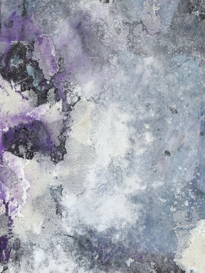 Kosmische Lila-Graue Textur von Deb Chaney