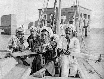 Berberische Bootsmänner, überflutete Insel Philae, Ägypten, ca. 1922 von Donald McLeish
