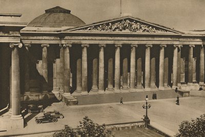 Kolonnadenvorderseite des British Museum auf dem Gelände des alten Montague House von Donald McLeish