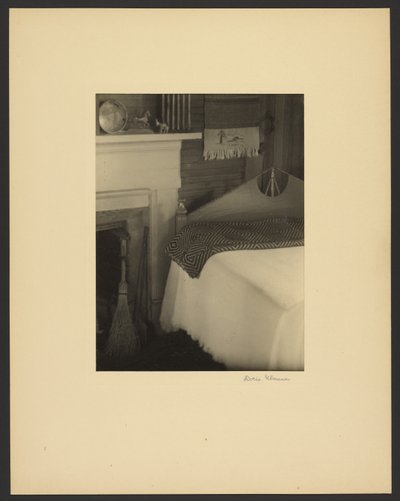 [Innenraum von Olive Dame Campbells Haus, Brasstown, North Carolina] von Doris Ulmann