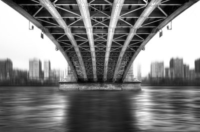 Unter der städtischen Brücke von EM-Photographies