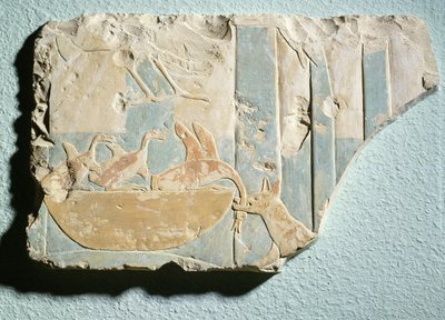 Relief, das einen Überfall eines hundeähnlichen Tieres auf ein Vogelnest darstellt, aus dem Totentempel von König Montuhotep II, Mittleres Reich von Egyptian 11th Dynasty