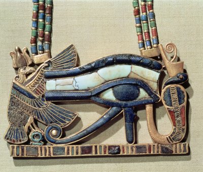 Wedjet-Augen-Pektorale, aus dem Grab von Tutanchamun (ca. 1370-52 v. Chr.) Neues Reich (Gold-Cloisonné mit Glaspaste) von Egyptian 18th Dynasty
