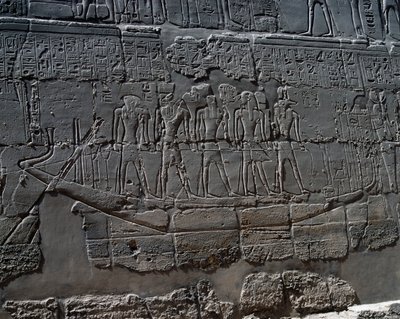 Totenboot, Detail aus Szenen von Opfergaben an Götter, Relief, Innenwände der Großen Hypostylhalle, Karnak-Tempelkomplex (Unesco-Welterbeliste) von Egyptian 19th Dynasty