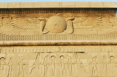 Relief, Südliches Ptolemäisches Portal, Tempel des Amun, Karnak-Tempelkomplex (Unesco-Welterbeliste) von Egyptian 19th Dynasty