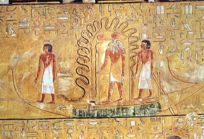 Der Sonnengott Ra in seiner Sonnenbarke, geschützt durch die Windungen einer Schlange, aus dem Grab von Seti I., Neues Reich von Egyptian 19th Dynasty