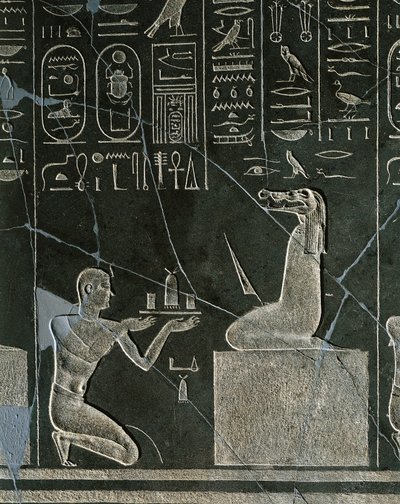 Dolerit-Relief von Nectanebo I., König, der ein Geschenk an einen krokodilköpfigen Dämon überreicht, aus Heliopolis im Tempel von Atum von Egyptian 30th Dynasty