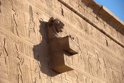 Ägyptische Antike: Löwenkopf-Wasserspeier, Tempel der Hathor, Denderah, Ägypten von Egyptian Ptolemaic Period